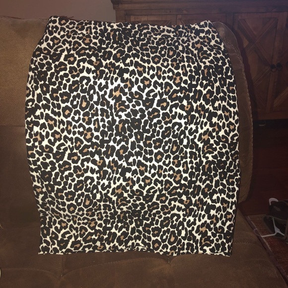 J Crew leopard pencil skirt. Worn once! - Picture 2 of 2
